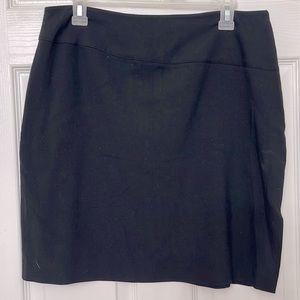 Black size 12 Skirt. side zipper and small side leg slit